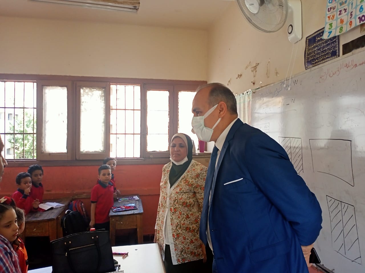 الاستاذ محمد عطية يتفقد مدارس غرب القاهرة التعليمية 