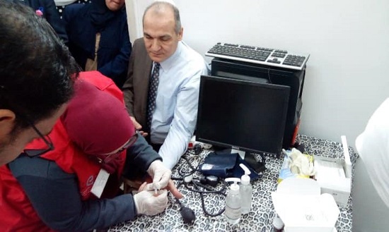 مدير تعليم القاهرة يجري اول فحص طبي بمقر الحملة بالديوان