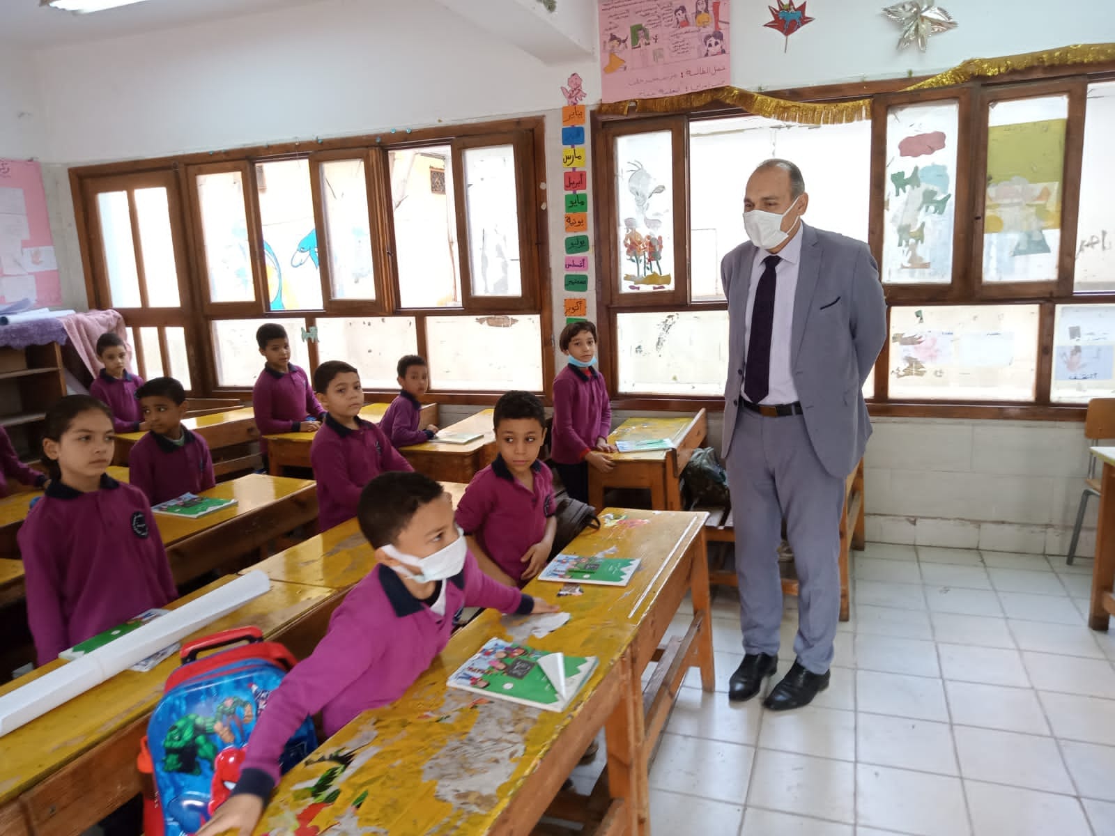 الاستاذ محمد عطية يتفقد العملية التعليمية بمدارس إدارة الوايلي