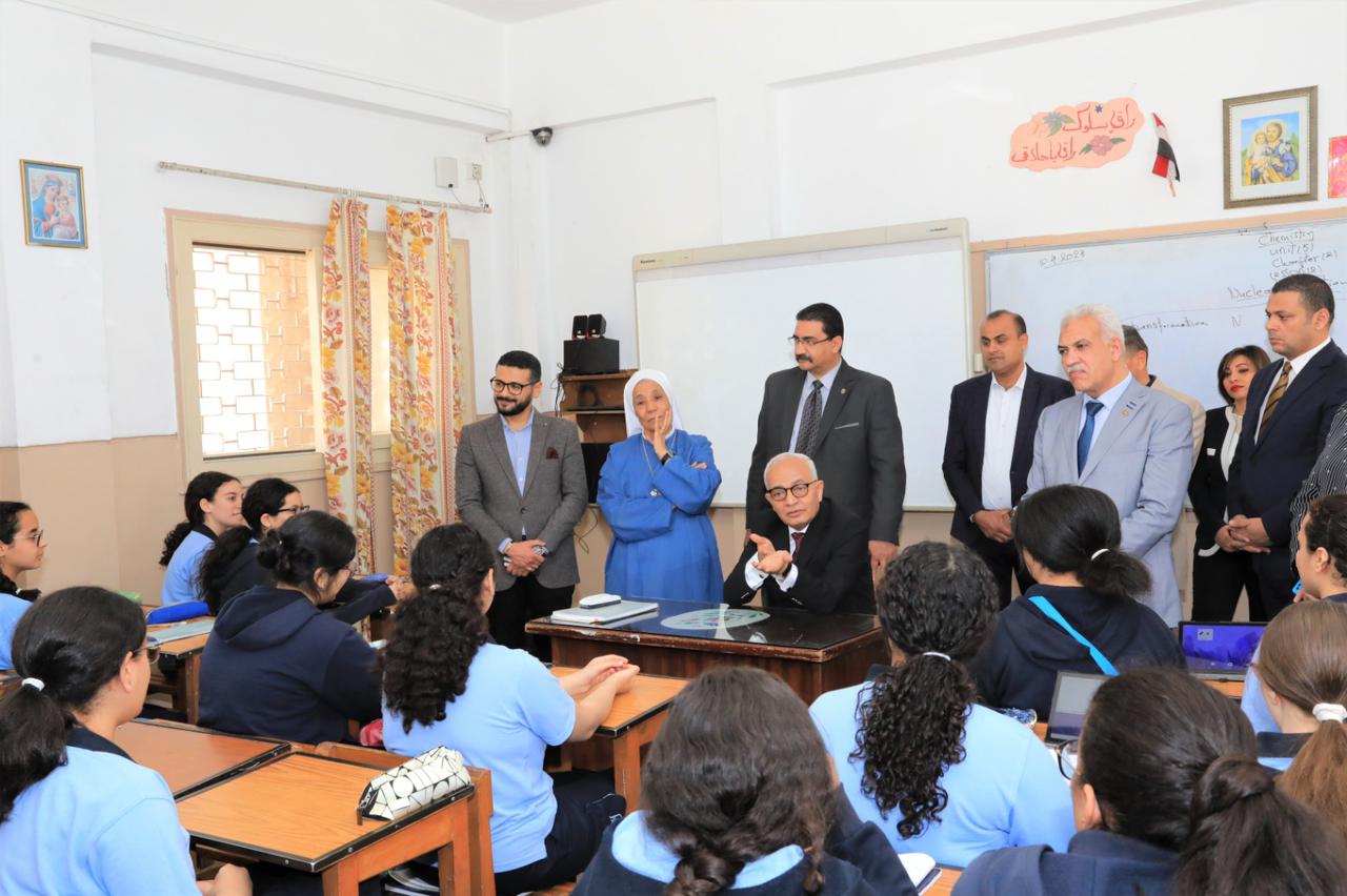 وزير التربية والتعليم والاستاذ أيمن موسىي يتفقدان مدرسة القديس يوسف للغات بمصر الجديدة